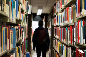 library-922998_1280.jpg
